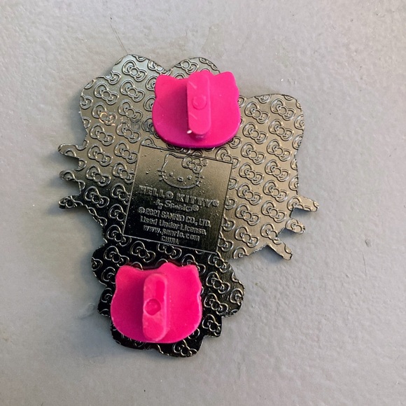 Hello Kitty Pin - Picture 2 of 2